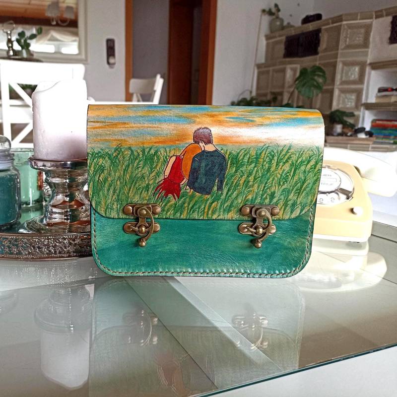 Personalisierte Schultertasche Mit Verliebtem Paar Print - Handbemalte Damen Umhängetasche Aus Leder, Geschenk Für Sie Zu Weihnachten von UsluLeder