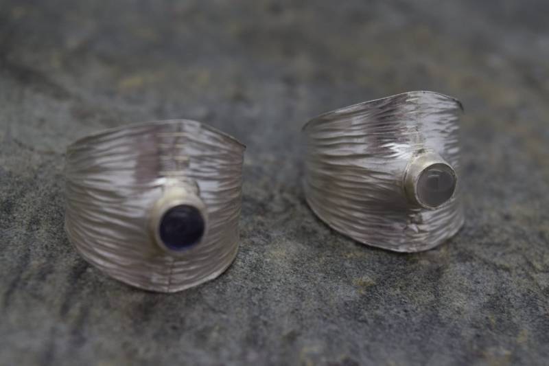 Gehämmerter Silberner Handgemachter Stein Gesetzter Ring, Originelles Design Handgefertigt Gehämmerter Silberner Handgemachter Stein Gesetzter Ring, Originelles Design Handgefertigt von UtasJoolz