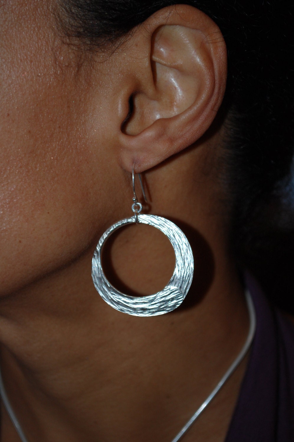 Kreisförmige Sterling Silber Gehämmert Draht Ohrringe Boho Handgefertigtes Originales Design Matt Gestempelt Kreisförmige Sterling Silber Gehämmert Draht Ohrringe Boho Handgefertigtes Originales Design Matt Gestempelt von UtasJoolz