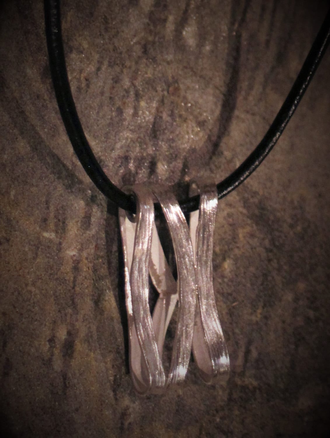 Wellen Anhänger Gehämmert Sterling Silber Kette Surf Schmuck Handgemacht Original Design Statement Stück Wellen Anhänger Gehämmert Sterling Silber Kette Surf Schmuck Handgemacht Original Design Statement Stück von UtasJoolz
