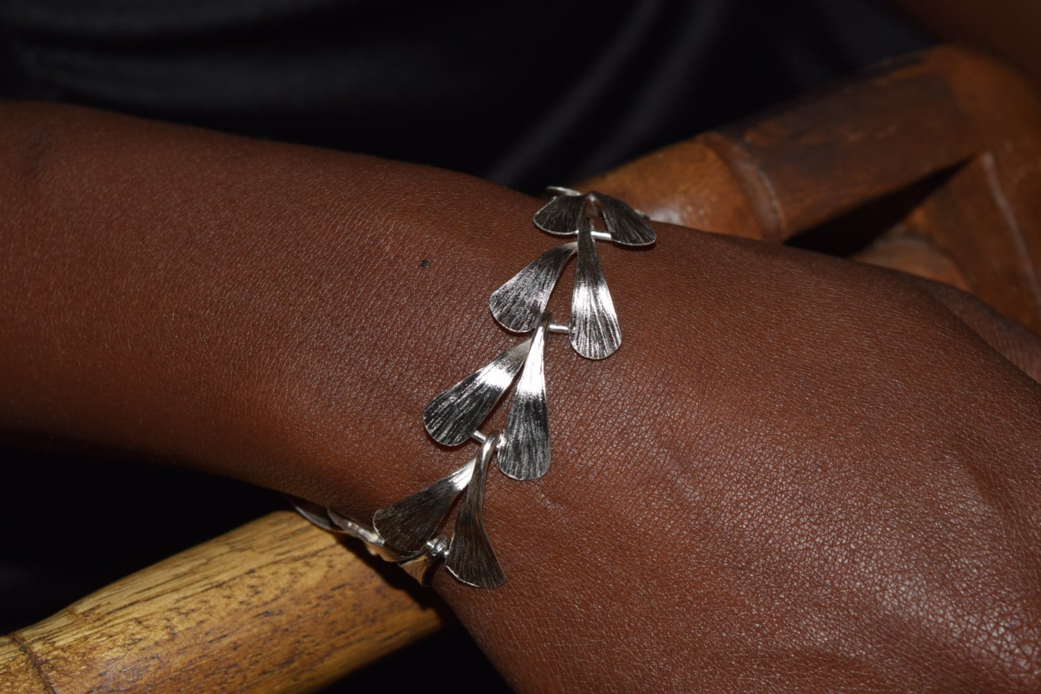 Zartes Gehämmertes Silbernes Blattarmband Zartes Gehämmertes Silbernes Blattarmband von UtasJoolz