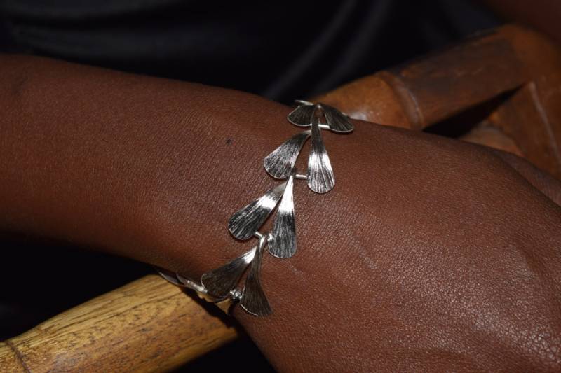 Zartes Gehämmertes Silbernes Blattarmband Zartes Gehämmertes Silbernes Blattarmband von UtasJoolz