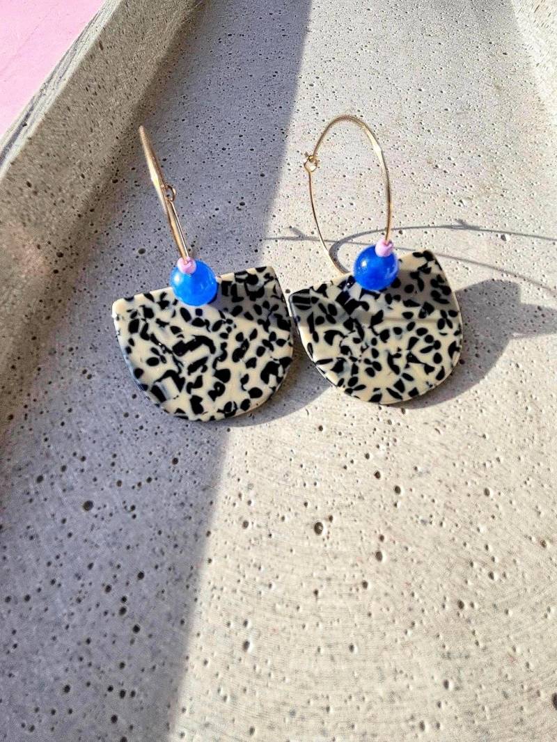 Ohrringe Terrazzo Blue 14K Lila Gold | Gepunktet Creolen Schmuck Paar Unikat von UteArnoldStudio