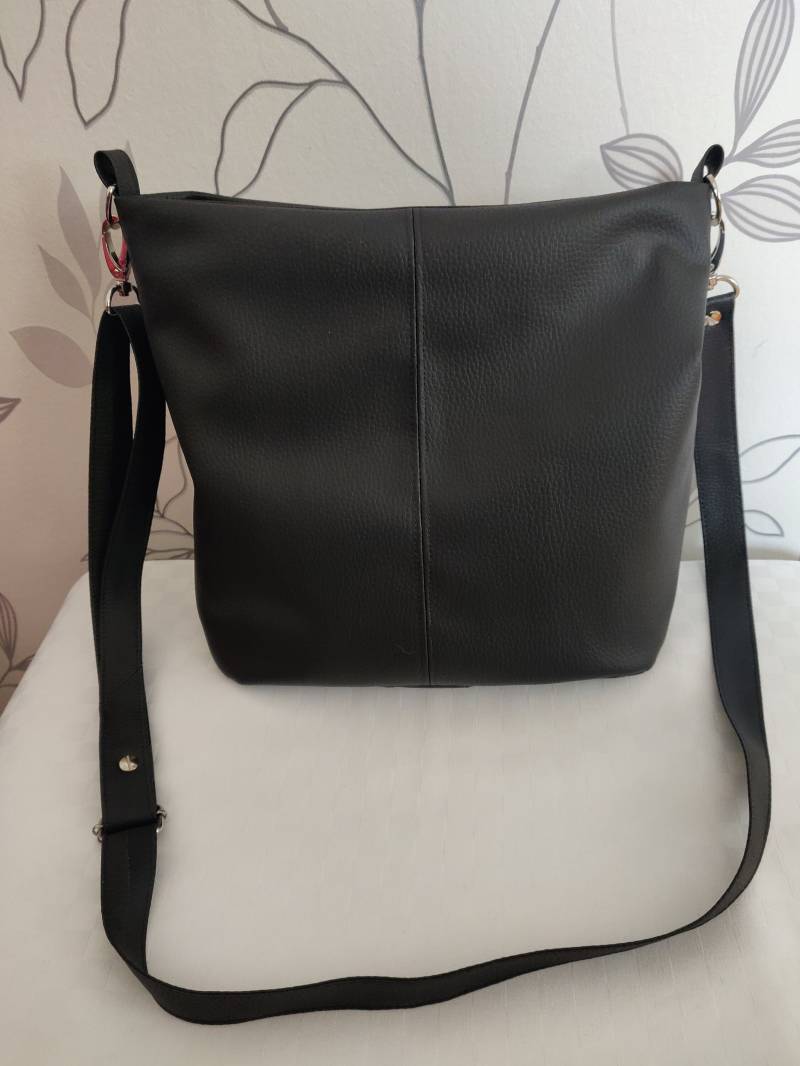 Schwarze Kunstledertasche, Umhängetasche, Handtasche Schwarze Kunstledertasche, Umhängetasche, Handtasche von UtesKreativstuebl