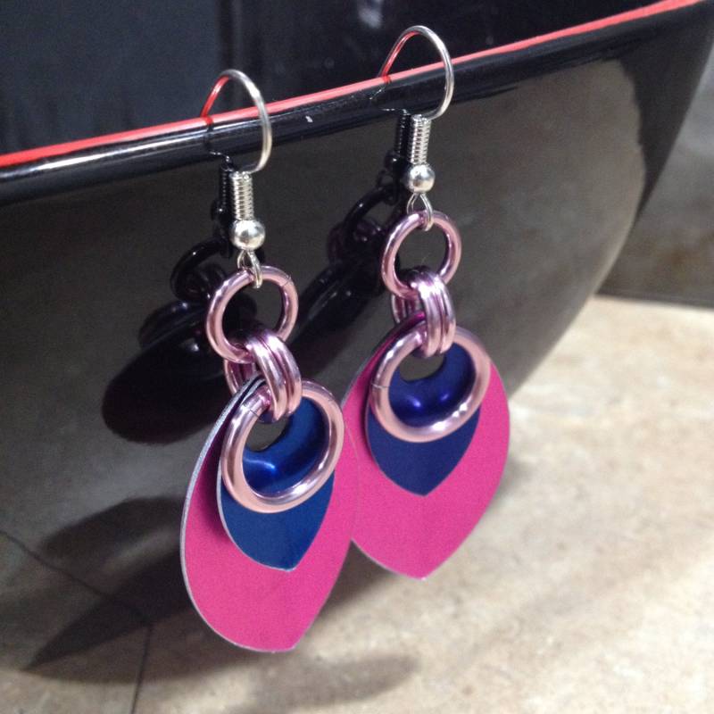 Doppelwaage Schild Ohrringe - Wähle Deine Farben Doppelwaage Schild Ohrringe - Wähle Deine Farben von UtopiaArmoury