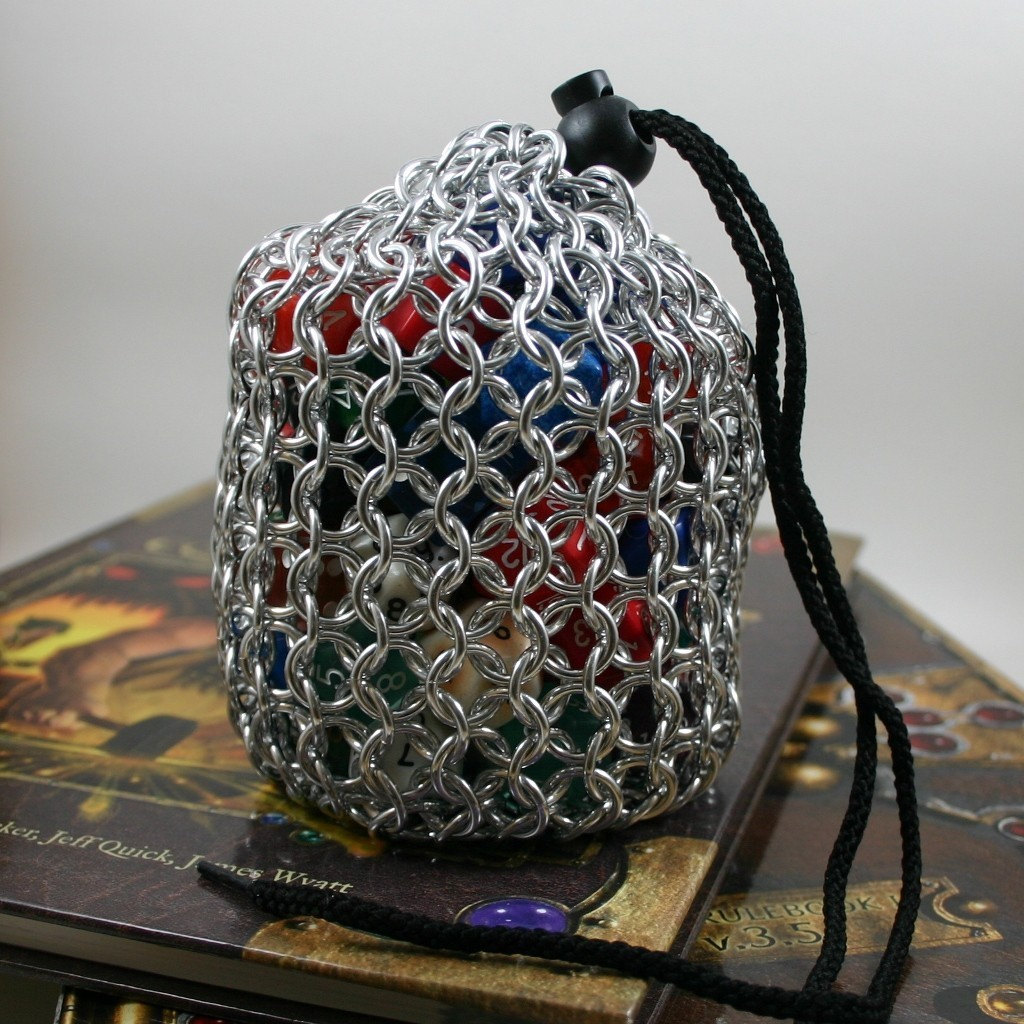 Kettenwürfeltasche - Medium Kettenwürfeltasche - Medium von UtopiaArmoury