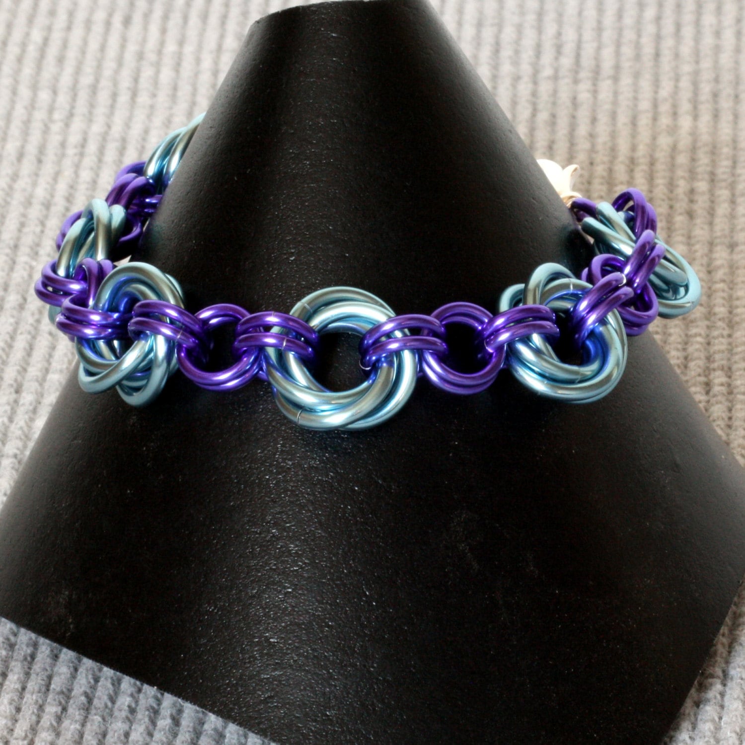 Rosette Kettenarmband Rosette Kettenarmband von UtopiaArmoury