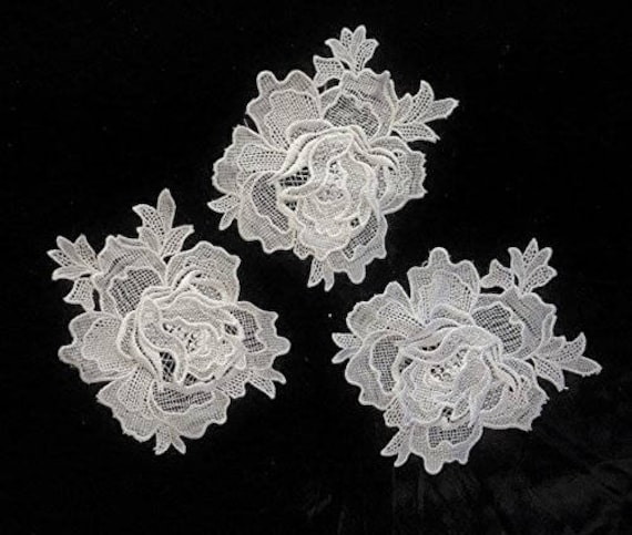 2 Stück Weiße 3D-Blumen-Venedig-Spitze-Applikation. Diy Gestickte Kleider Liefert Spitze 2 Stück Weiße 3D-Blumen-Venedig-Spitze-Applikation. Diy Gestickte Kleider Liefert Spitze von Utrimming