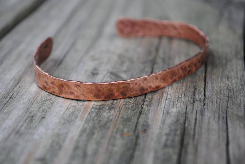 Handgeschmiedete Kupfer Armspange Handgeschmiedete Kupfer Armspange von UyasgaDesigns