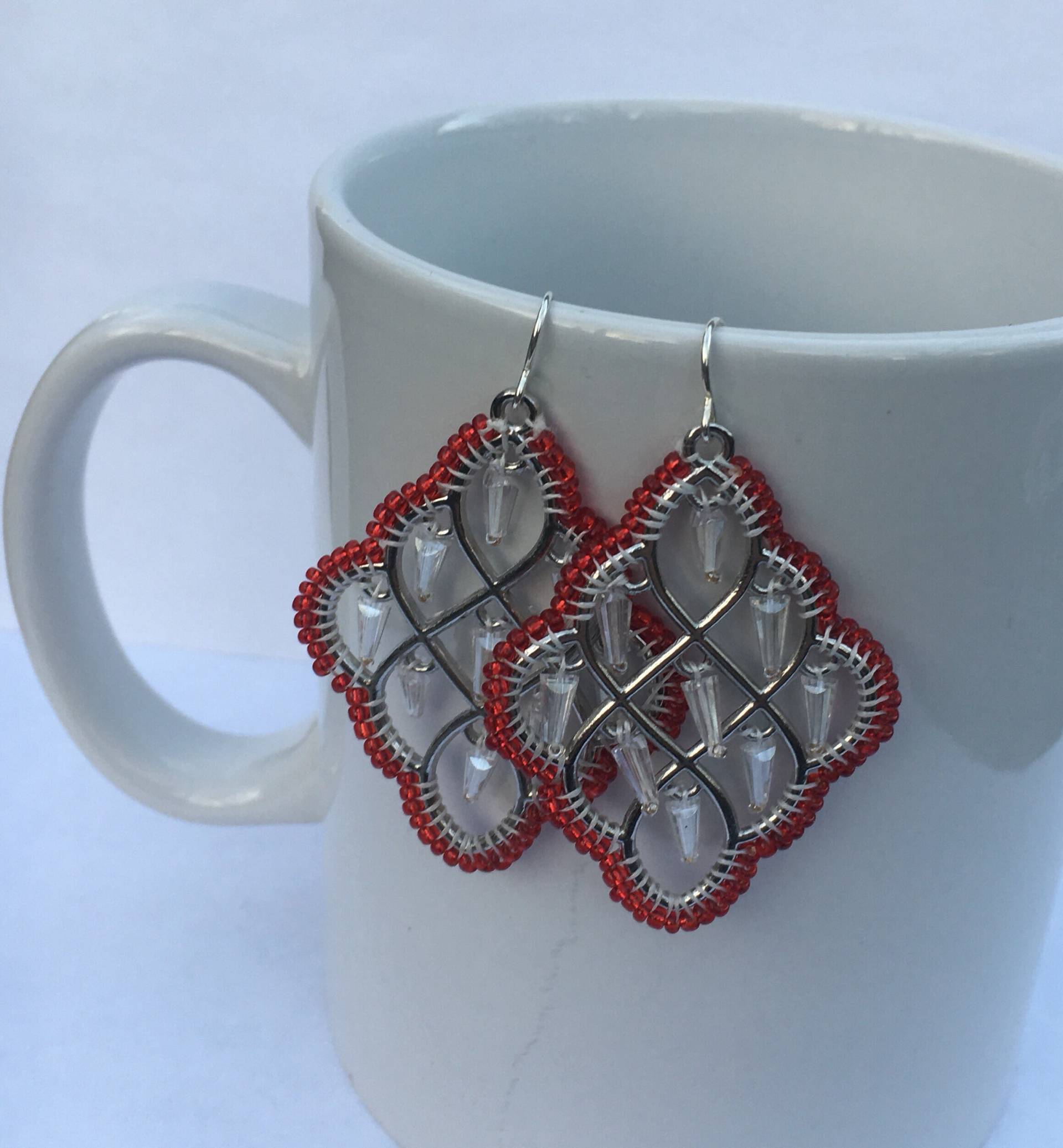 Elegante Rote Chandelier Ohrringe Elegante Rote Chandelier Ohrringe von V2earringdesigns