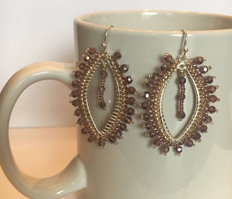 Lila Magie Teardrop Ohrringe Lila Magie Teardrop Ohrringe von V2earringdesigns