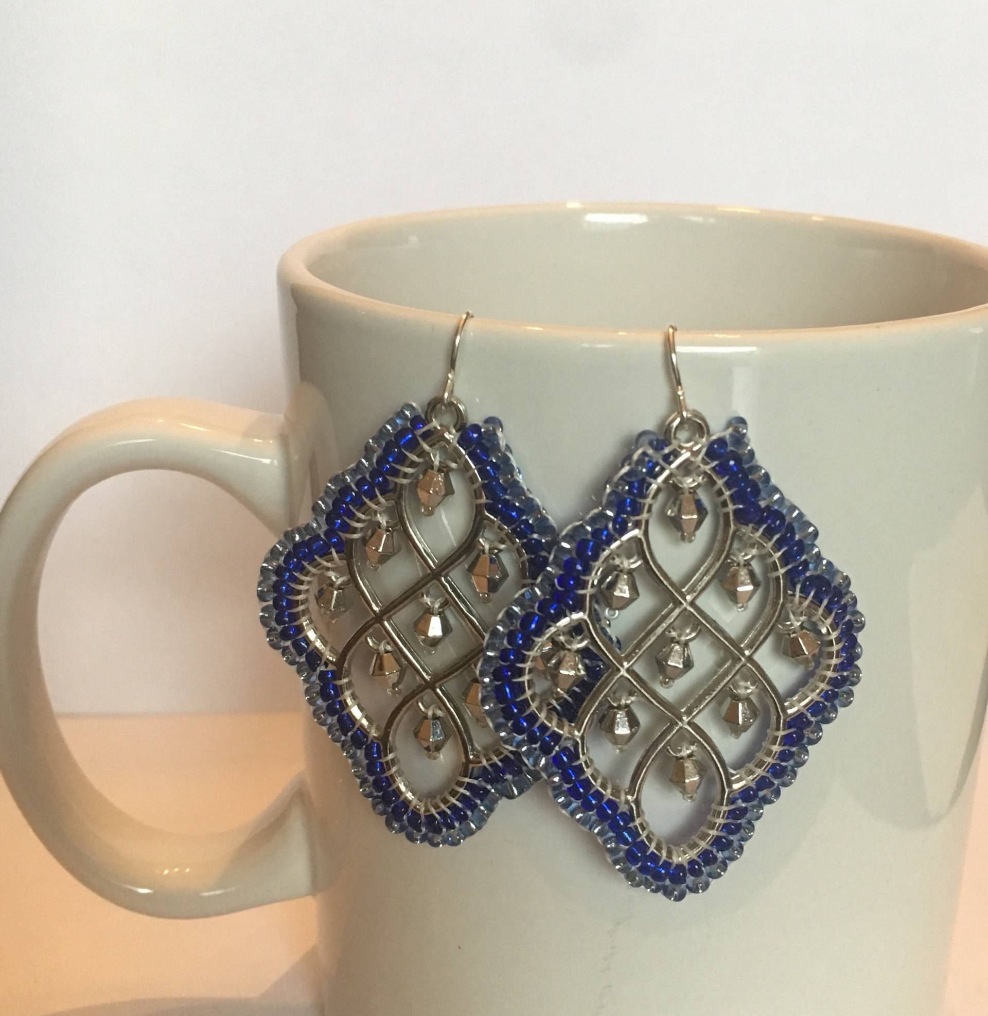 Zweifarbige Blaue Chandelier Ohrringe Zweifarbige Blaue Chandelier Ohrringe von V2earringdesigns
