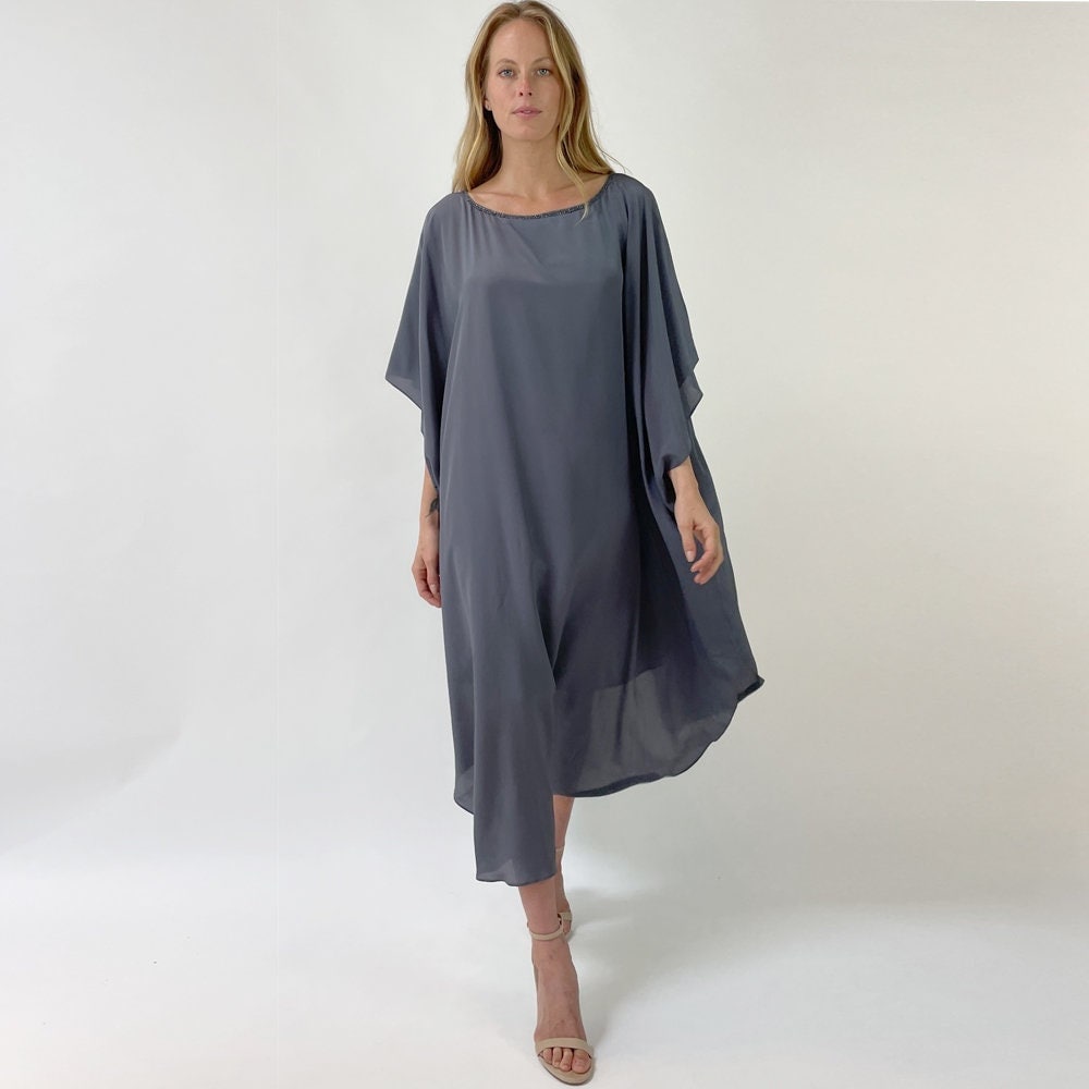 Quinn Seidenkaftan Hellgrau von VACANCESCOLLECTION