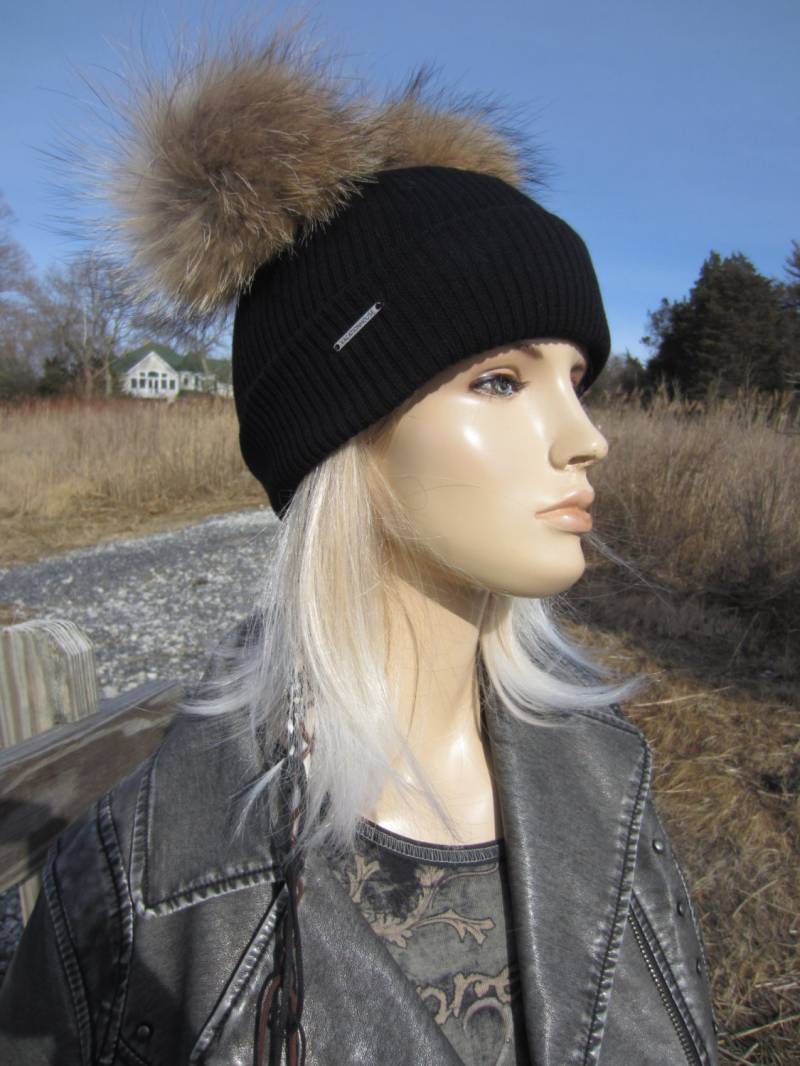 Echte Waschbär Pelz Pom Mütze Bommelmütze Schwarz Ripp Stricken Baumwolle Totenkopfmütze Dicke Warme Wintermütze "Tierohren" A1845 -P von VACATIONHOUSE