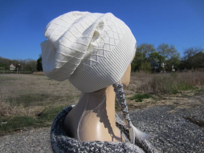 Leichte Mützen Sommer Slouchy Beanie Boho Kleidung Für Frauen Diamond Patterend Strick Elfenbein Creme Baumwolle Slouch Tam A1699 von VACATIONHOUSE