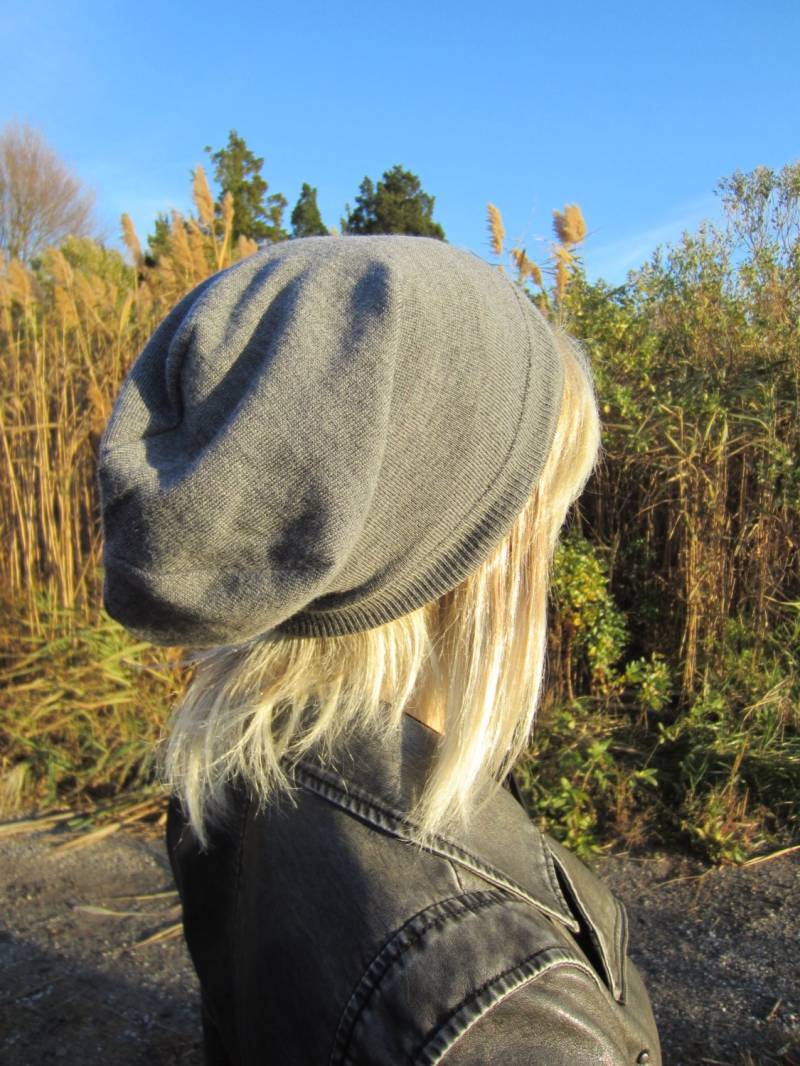 Merino Wolle Strickmütze Grau Slouchy Beanie Mütze Damen Tam A1195 von VACATIONHOUSE