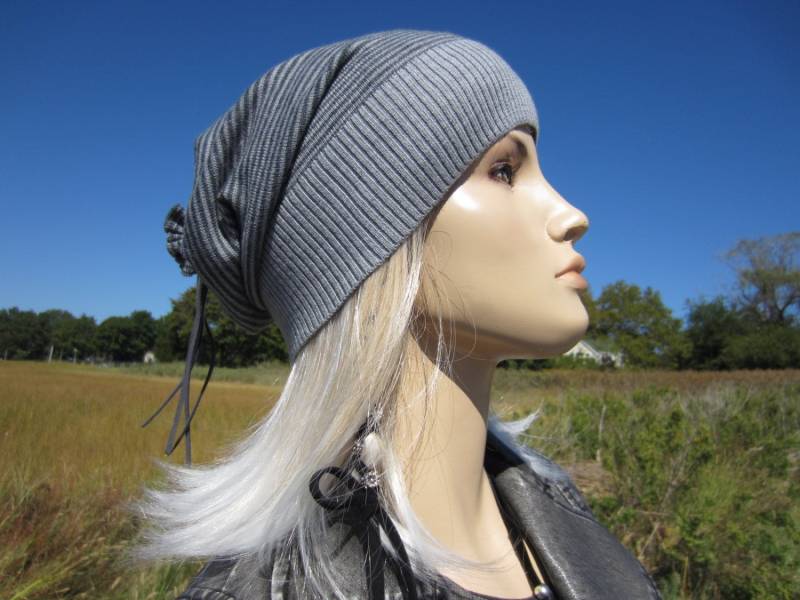 Merino Wool Slouchy Beanie Hat Womens Stripe Charcoal Gray Striped Tie Back Tam A1375 von VACATIONHOUSE