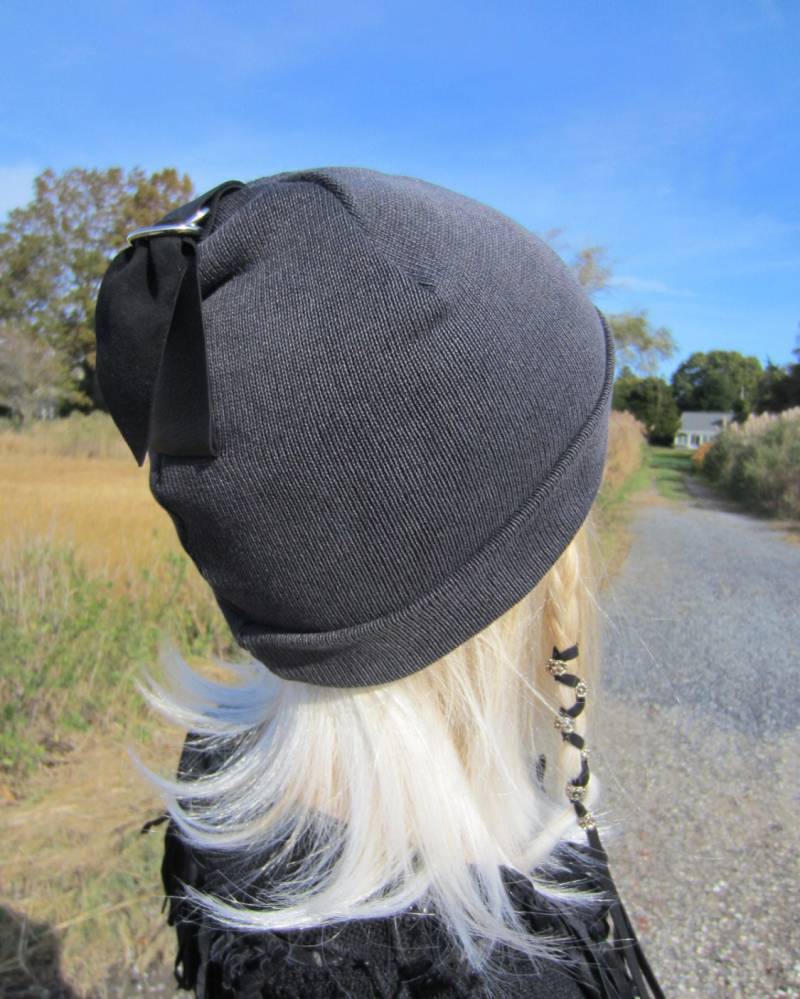 Skullcap Slouchy Manschette Beanie Schwarz Beunruhigt Baumwolle Stricken Hut Leder Trim Damen Winter Hüte Edgy Urban Kleidung A1554 von VACATIONHOUSE