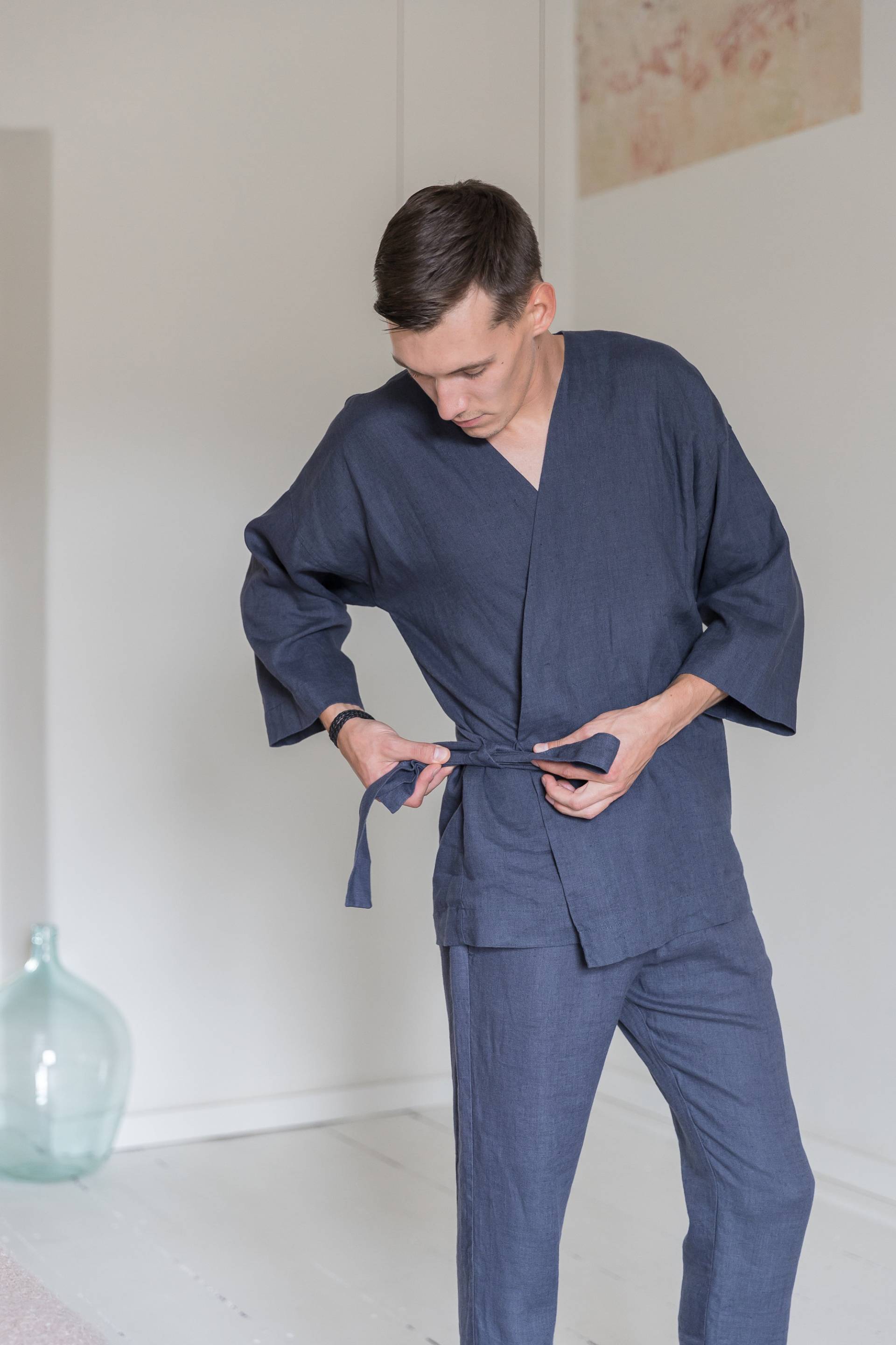 Leinen Pyjama Atmungsaktives Pyjama Set Mit Hose Und Robe - Die Perfekte Wahl Für Herren Schlaf Lounge Wear von VADUlinen