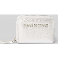 VALENTINO BAGS Portemonnaie mit Label-Applikation Modell 'DIVINA' in Silber, Größe 1 VALENTINO BAGS Portemonnaie mit Label-Applikation Modell 'DIVINA' in Silber, Größe 1 von VALENTINO BAGS