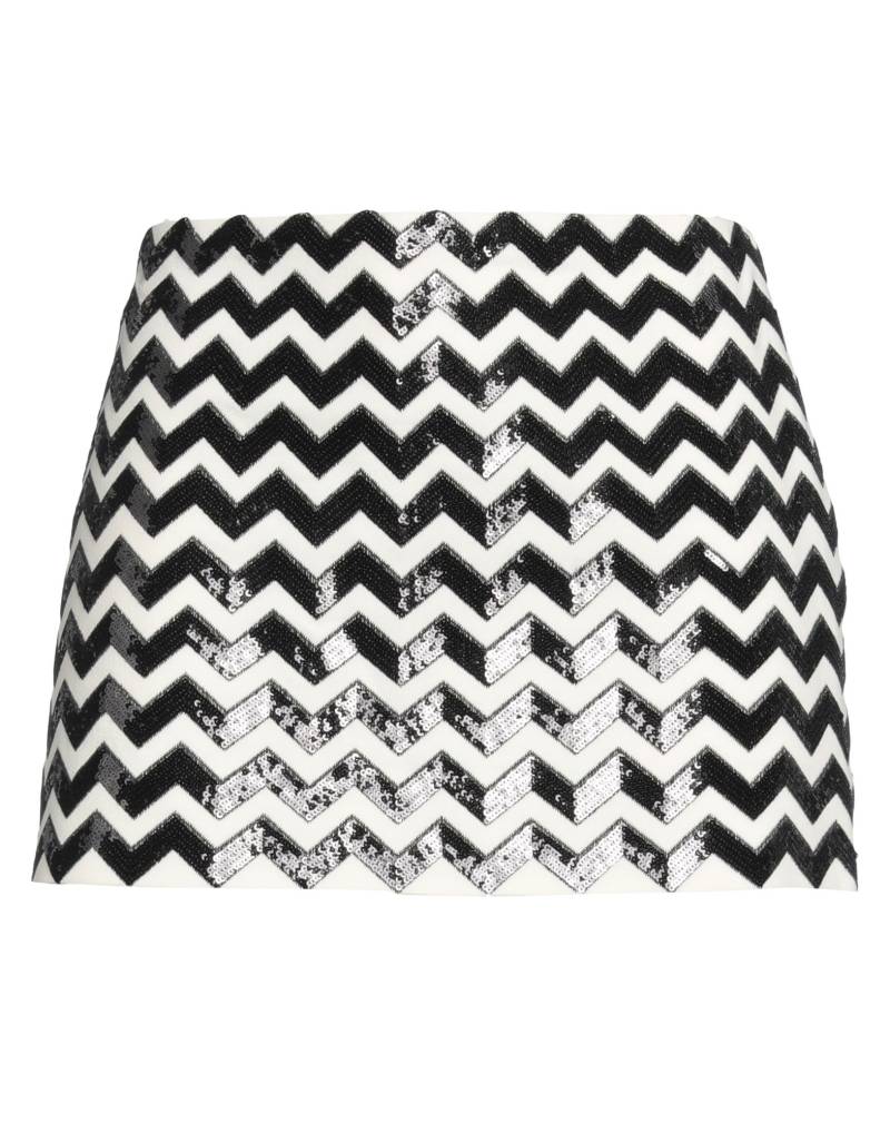 VALENTINO GARAVANI Shorts & Bermudashorts Damen Elfenbein von VALENTINO GARAVANI