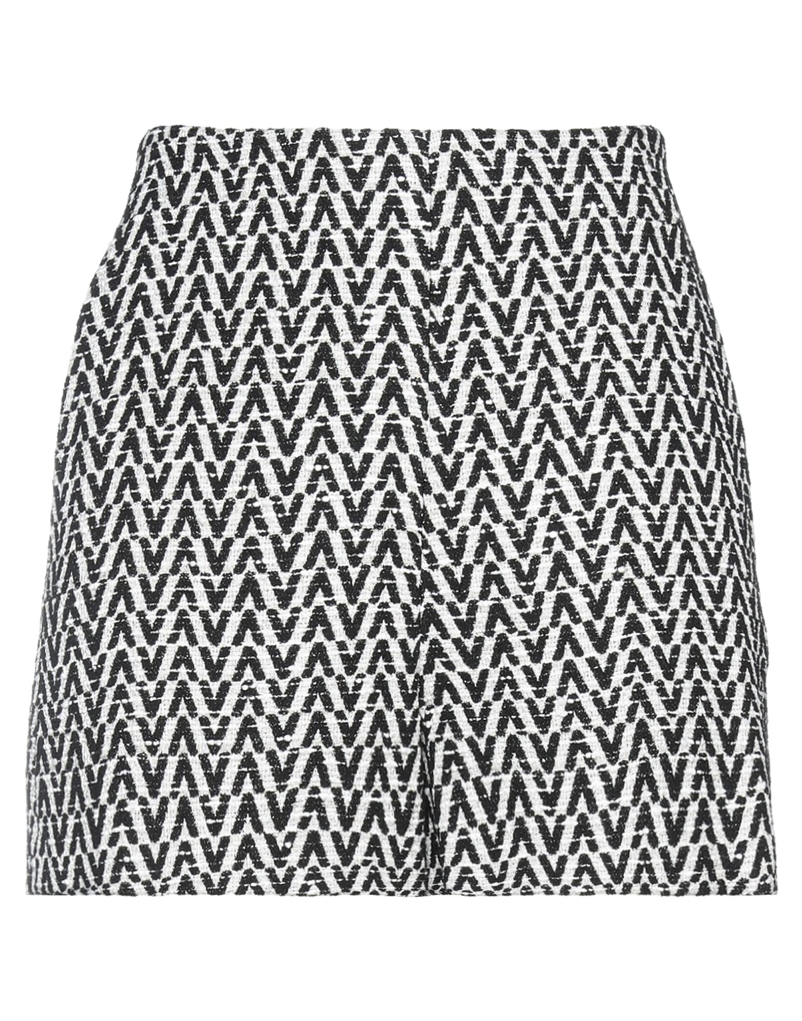 VALENTINO GARAVANI Shorts & Bermudashorts Damen Weiß VALENTINO GARAVANI Shorts & Bermudashorts Damen Weiß von VALENTINO GARAVANI