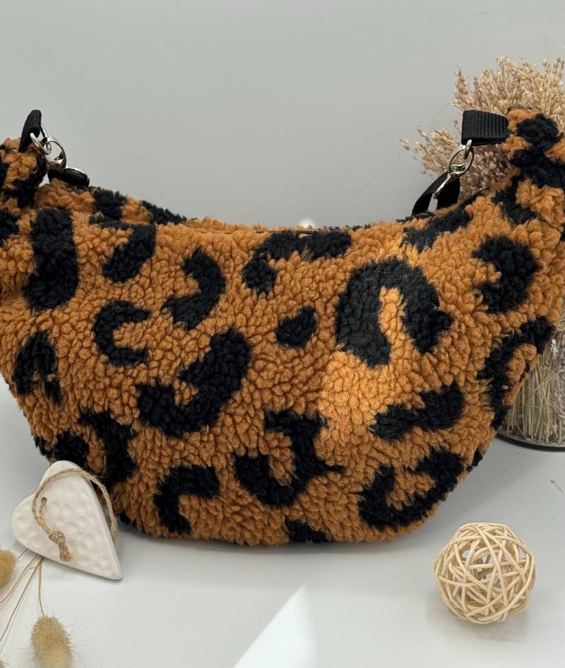 Umhängetasche Moonbag Leo Teddyplüsch von VALEOVIBES