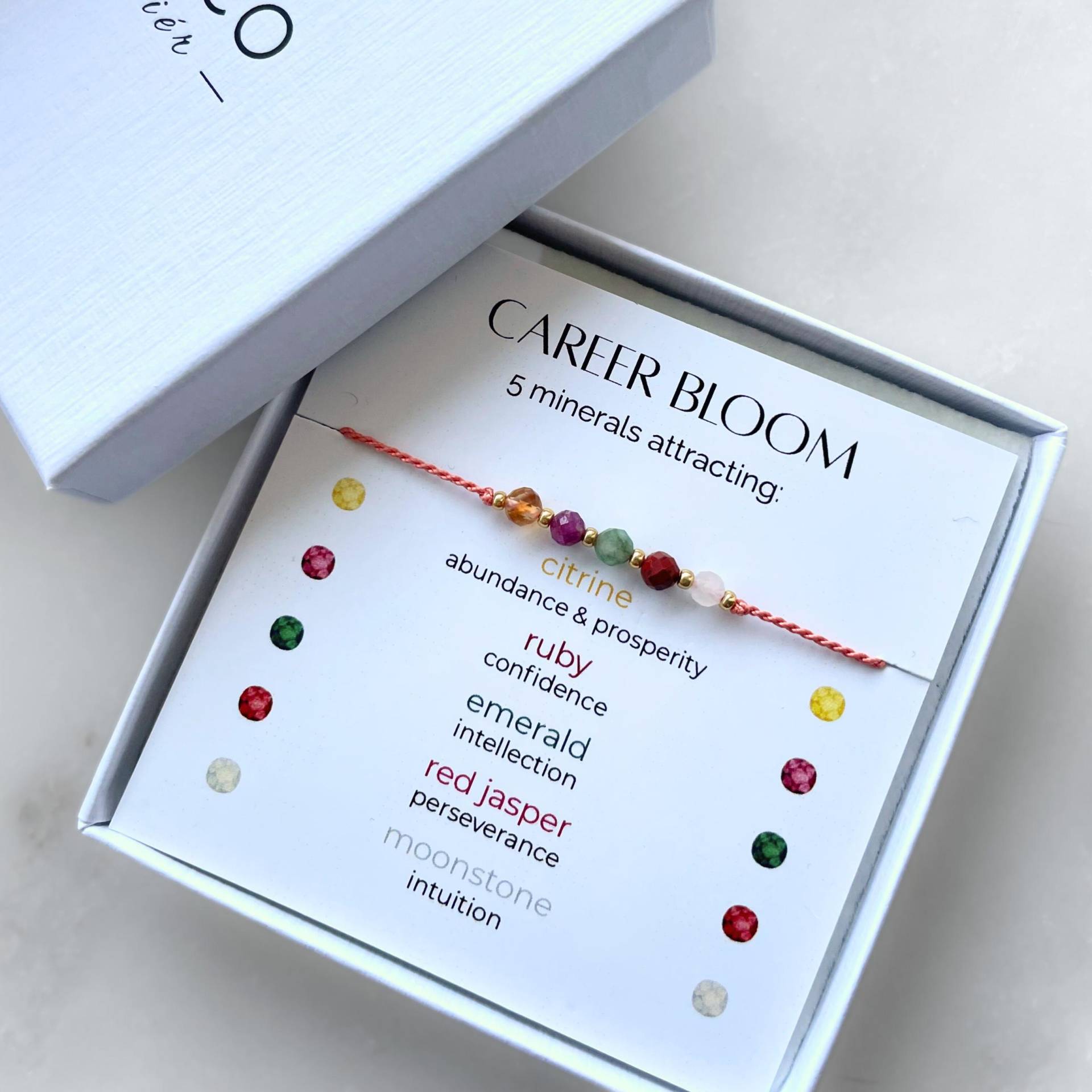 Karriere Bloom Armband, Natürliche Mineralperle, Seidenschnur von VANCOatelier