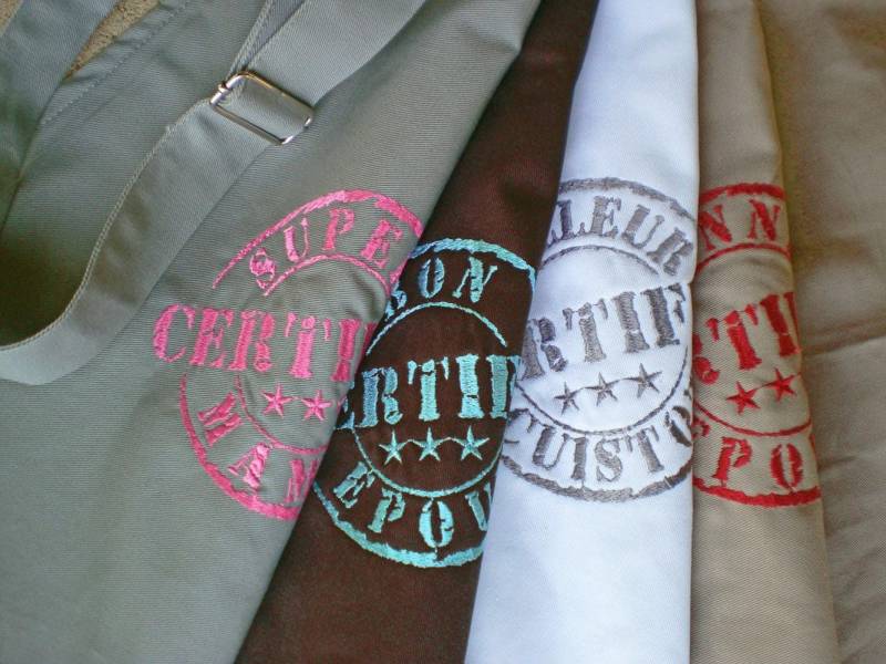 Bestickte Küchenschürze Mit Echtheitszertifikat... Authentifizieren Sie Ihre Lieben Humor von VANELCY