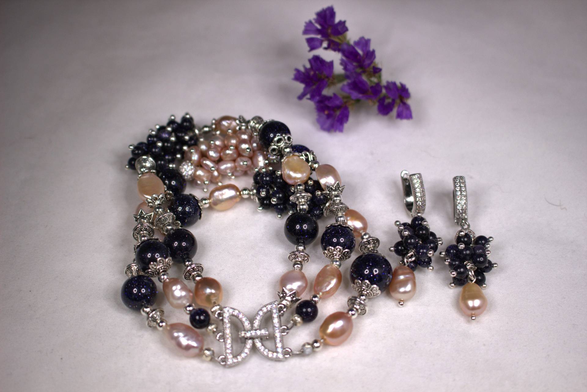 Glänzende Star Pink Freshwater Pearl Blue Sand Steinsteine Handmade Anniversary Birthday Boho Armband-Ohrwurm-Set Von Vangesdesigns von VANGESDesigns