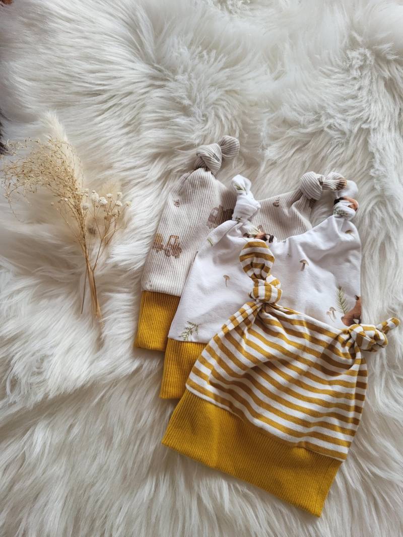Baby-Knotenmütze Mit Bündchen/Senfgelb Baustelle, Fuchs Oder Streifen von VANIsManufaktur