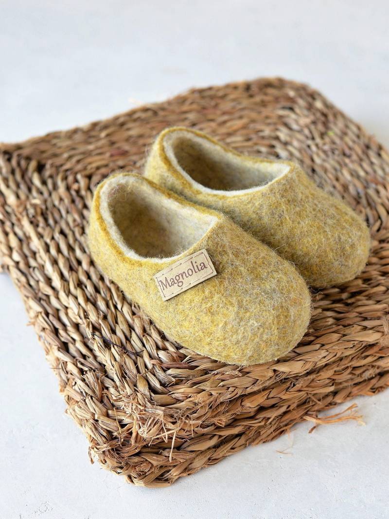 Personalisierte Wolle Hausschuhe Handmade Baby & Kleinkind Geschenk Personalisierte Wolle Hausschuhe Handmade Baby & Kleinkind Geschenk von VASlippers