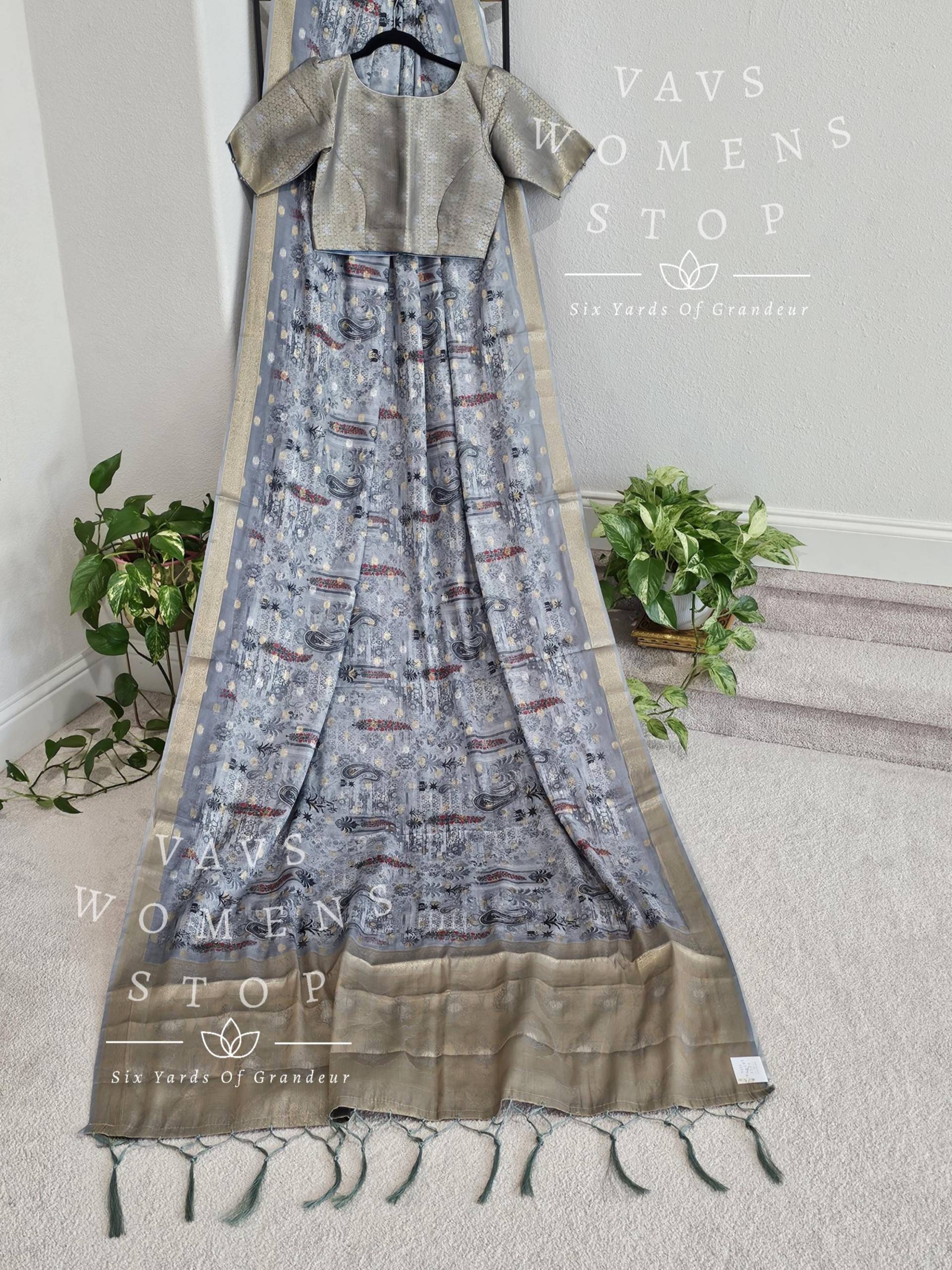 Designer Soft Benarasi Silk Cotton Saree - Bluse Größe 36 Erreicht Bis 42 Versandfertig Aus Prosper, Texas Von Vavs Womens Stop Designer Soft Benarasi Silk Cotton Saree - Bluse Größe 36 Erreicht Bis 42 Versandfertig Aus Prosper, Texas Von Vavs Womens Stop von VAVSWomensStop