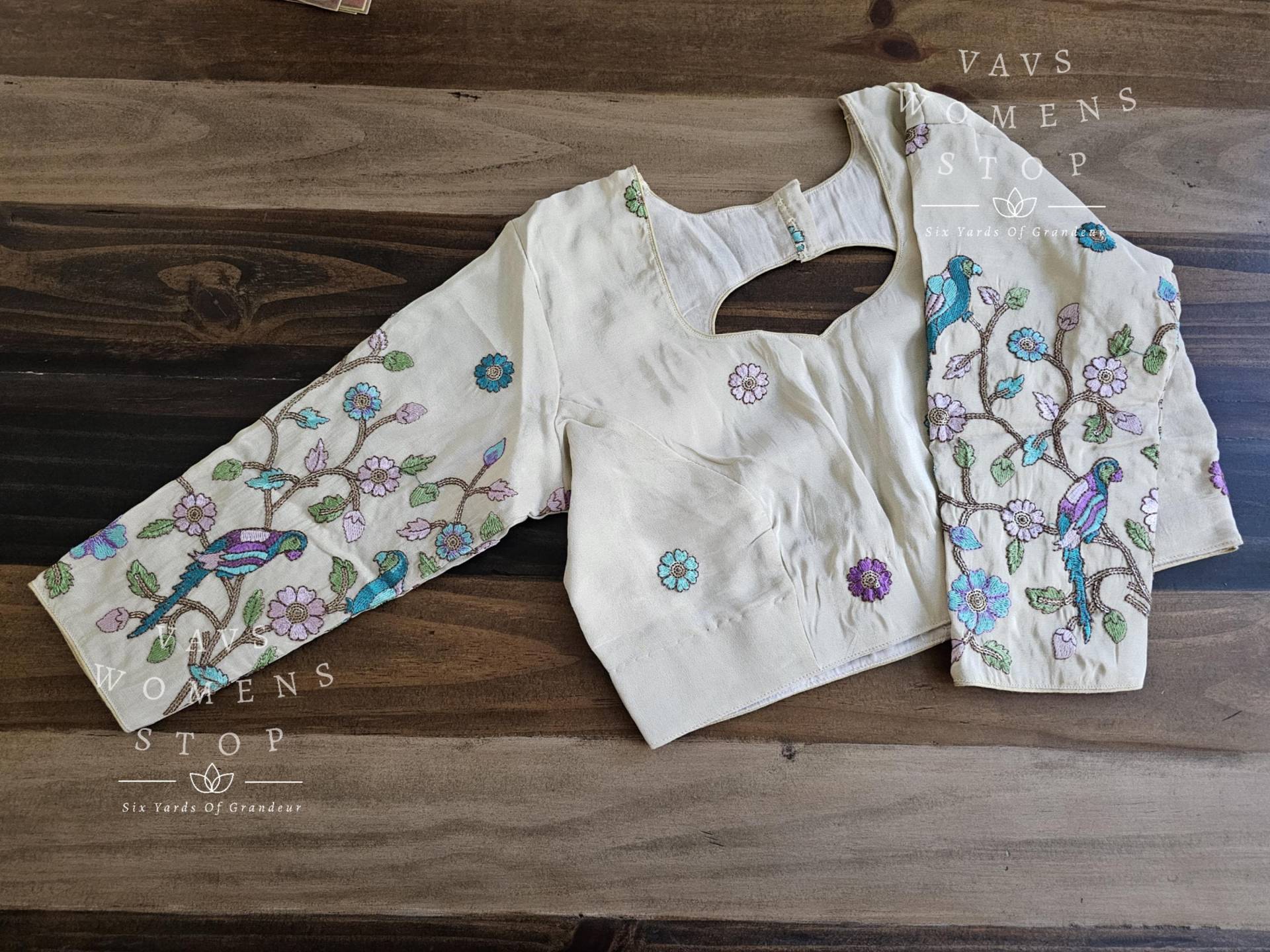 Größe 38 Reicht Bis 44. 3/4 Ärmel Designer Tissue Bluse. Versandfertig Aus Prosper, Texas Von Vavs Womens Stop von VAVSWomensStop