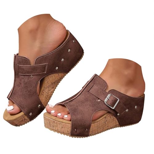 VBEDKDEB Keilabsatz Pantoletten Damen Plateau Keilsandalen Elegant Leder Bequeme Schlappen Offen Rutschfeste Slipper Lässige Nieten Latschen 2025 Sommer Strand Urlaub Sandalen (T-2-Brown, 41) von VBEDKDEB
