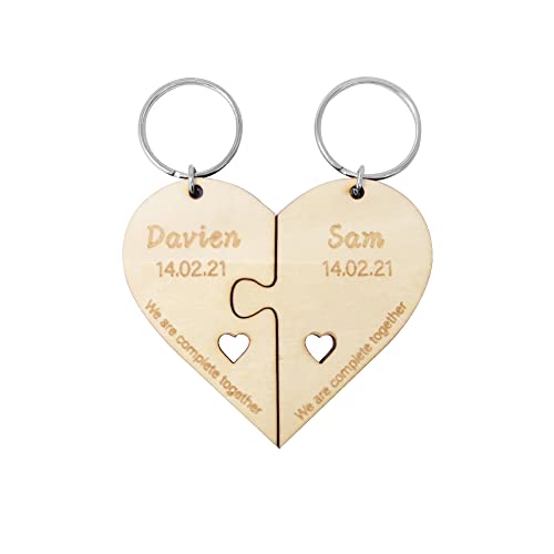 VEELU Schlüsselanhänger Personalisiert Herz Pezzle 2 Pcs aus Holz mit Name Datum Schlüsselbund Gravur Sich Selbst Gestalten Keychain Valentinstag Geburtstag Geschenk für Freundin Paare Liebe Frauen von VEELU