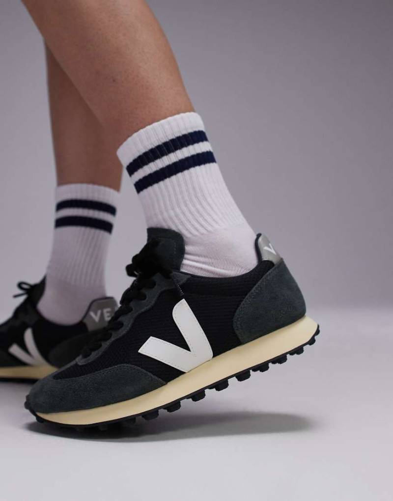 VEJA - Rio Branco - Sneaker aus Wildleder in Schwarz und Weiß und Alveomesh in Oxford-Grau-Marineblau von VEJA