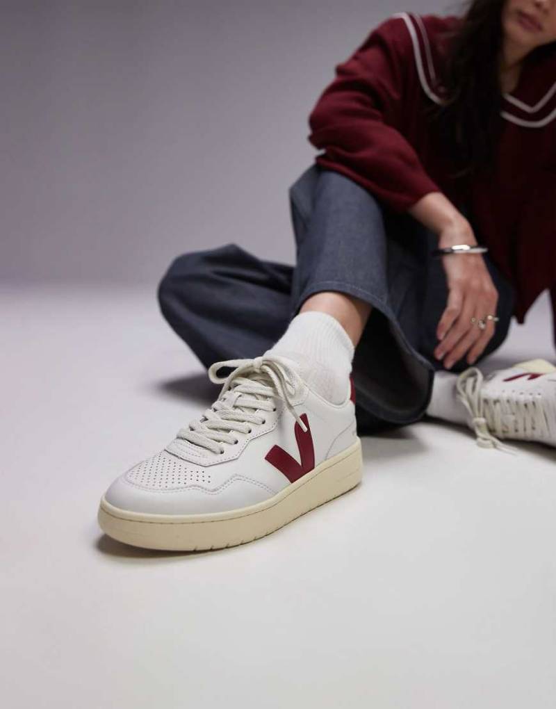 VEJA - V-90 - Sneaker in Weiß/Rot von VEJA
