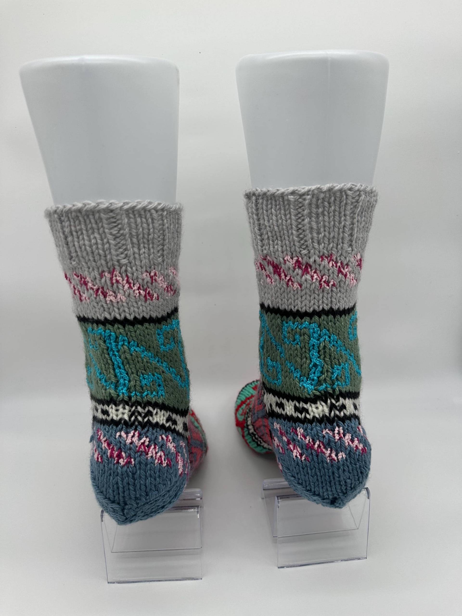 Handgemachte Wollsocken - Hochwertige Wolle, Warme Haussocken von VELOSSAHandmade