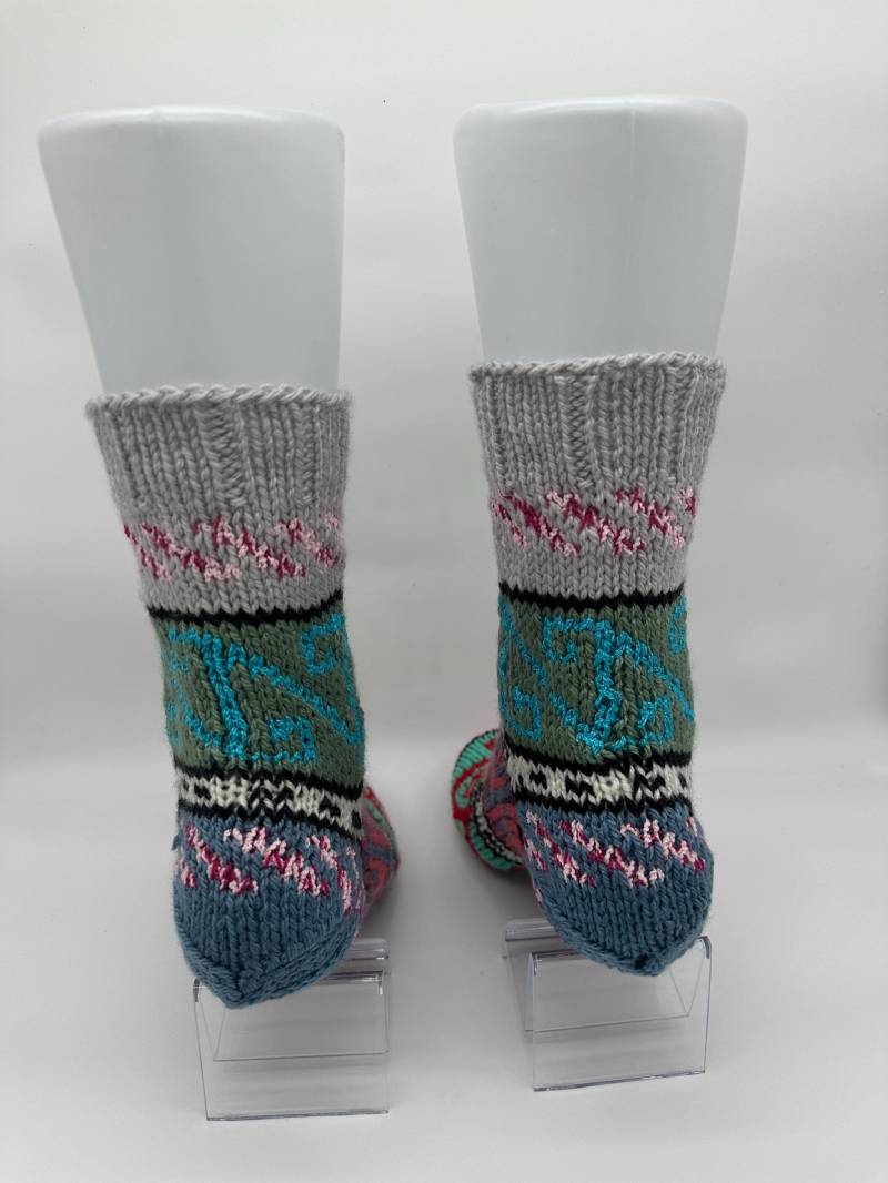 Handgemachte Wollsocken - Hochwertige Wolle, Warme Haussocken von VELOSSAHandmade