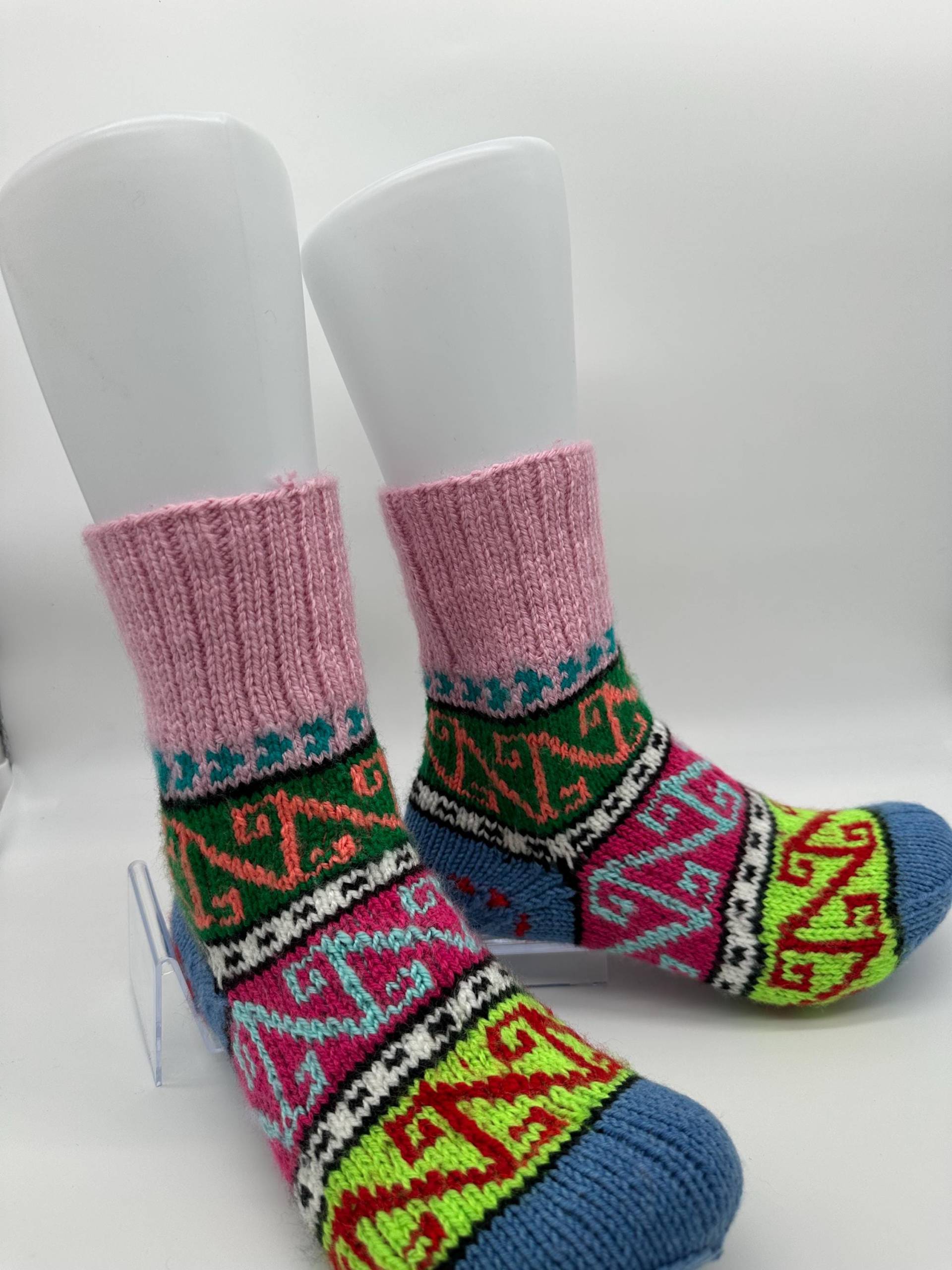 Handgemachte Wollsocken -Hochwertige Wolle, Warme Haussocken von VELOSSAHandmade