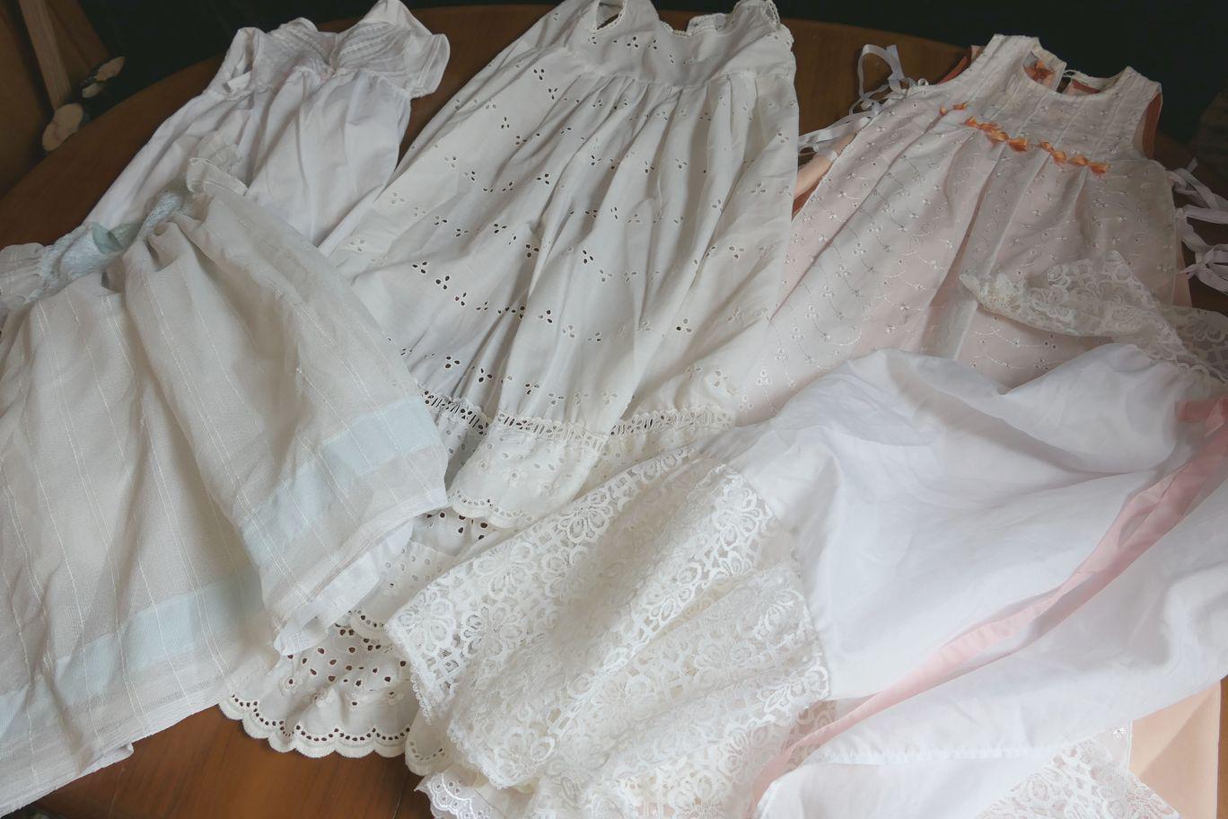 Schnäppchen Lot Von 5 Vintage Taufkleidern Aus Den Sechzigern D Schnäppchen Lot Von 5 Vintage Taufkleidern Aus Den Sechzigern D von VENTALIA