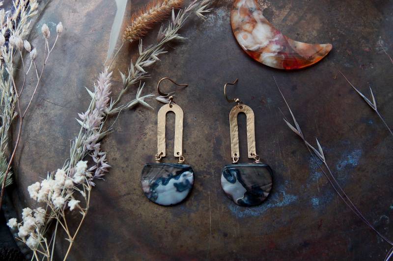 Ohrhänger Messing Perlmutt Ohrringe Rustikal Boho Hippie Primitiv Vintagestil Göttin Wicca Pagan Native von VENUSFLOWER