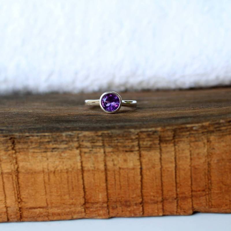 Amethyst Ring, Zierlicher Sterling Silber Statement Edelstein Ring von VERDIGRISJEWELLERY