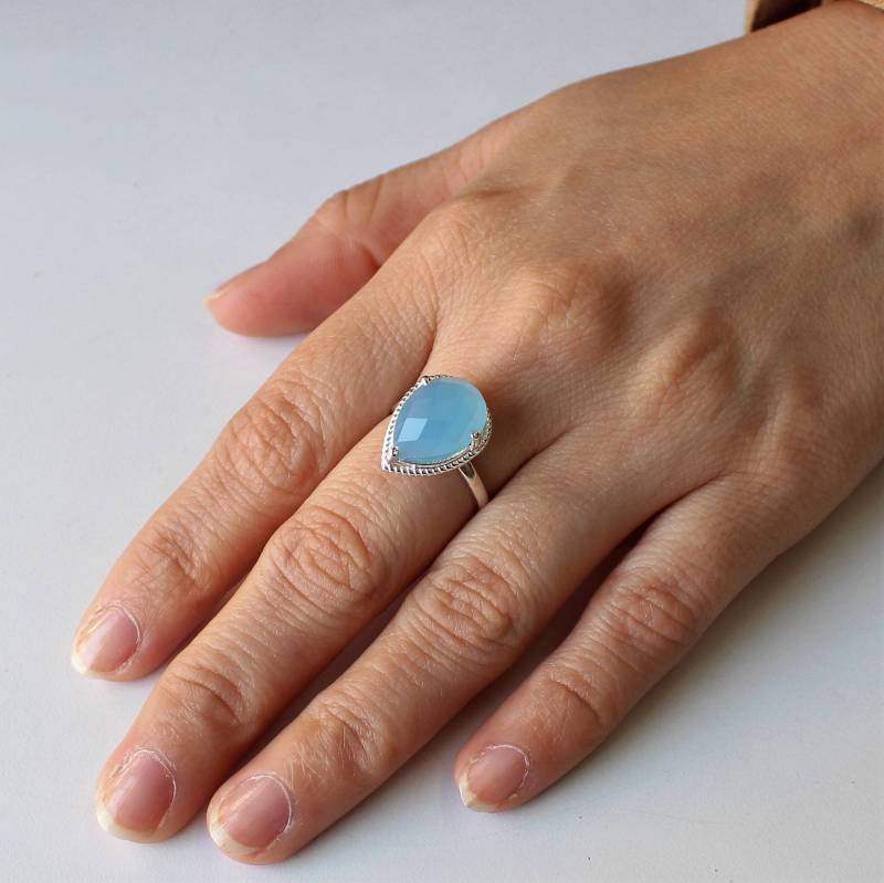 Blauer Chalcedon Ring, Sterling Silber Boho Tropfenform Facettierter Edelstein von VERDIGRISJEWELLERY