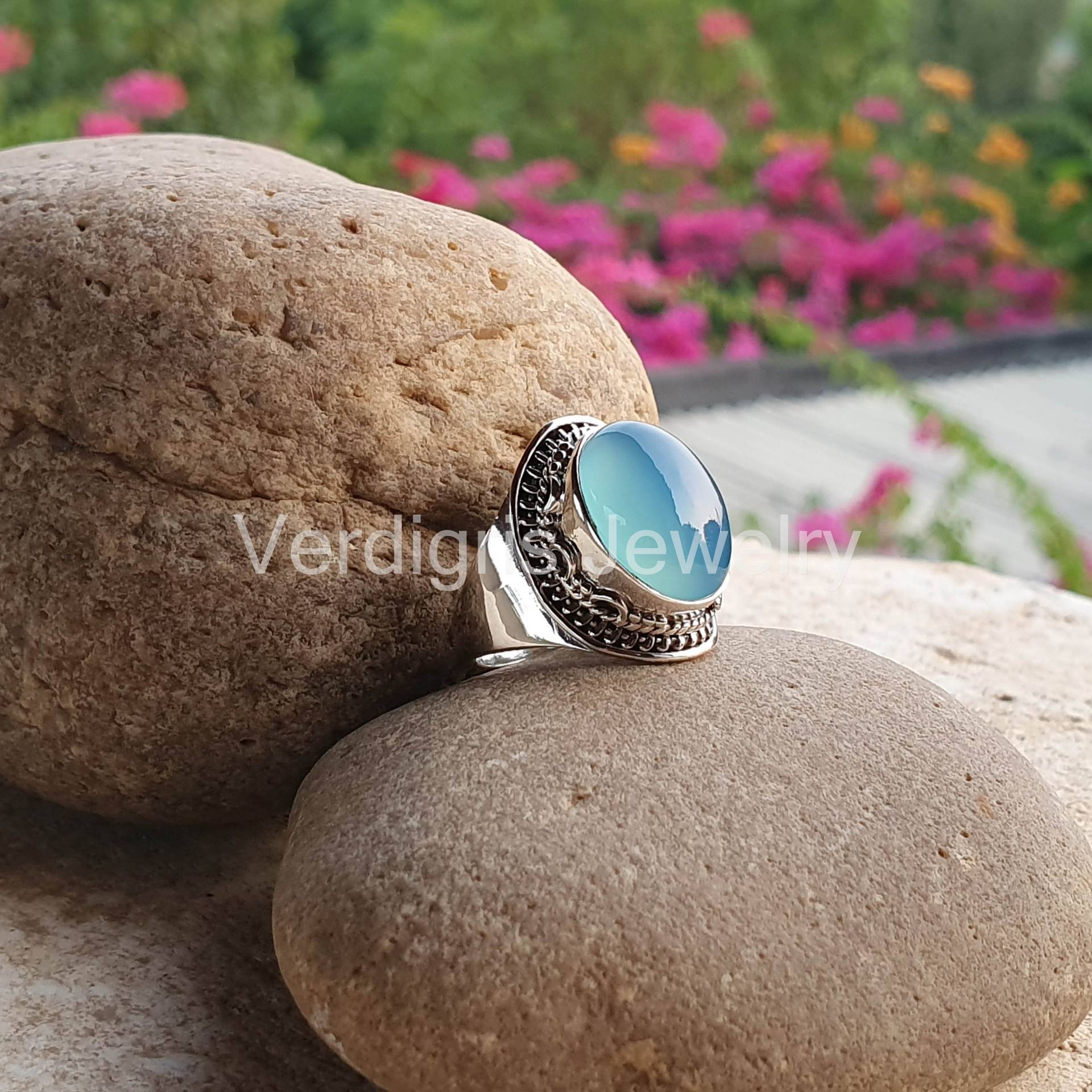 Blauer Chalcedon Ring Handgemacht in Sterling Silber, Natürlicher Edelstein, Edelstein Schmuck, Silberring, Geburtsstein Ring, Jubiläumsgeschenk von VERDIGRISJEWELLERY