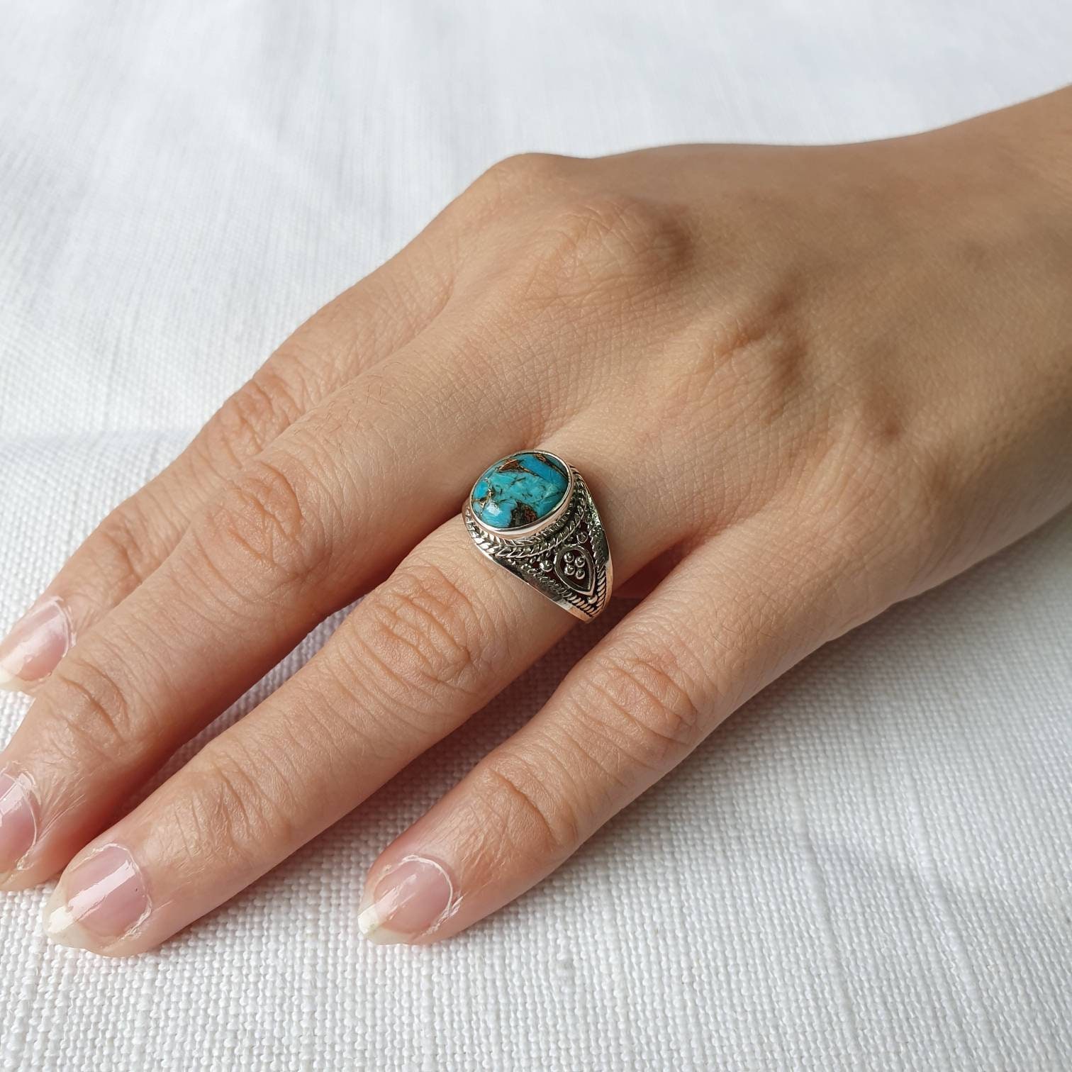 Blauer Mohave-Türkis-Sterlingsilberring Handgemachter Statement-Schmuck von VERDIGRISJEWELLERY