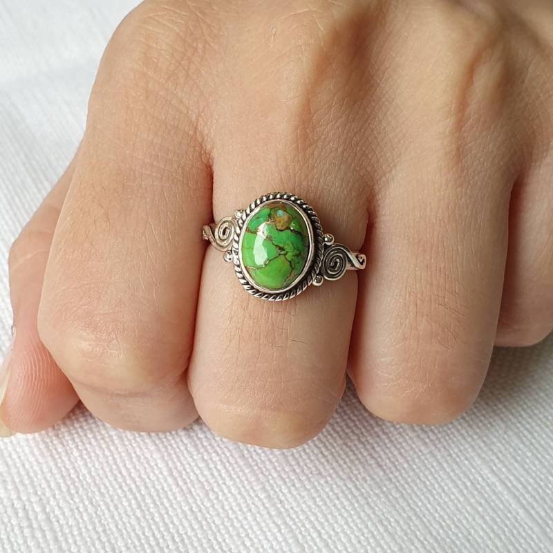 Grüner Mohave Türkis Ring, Zierlicher Sterling Silber Statement Kupfer von VERDIGRISJEWELLERY