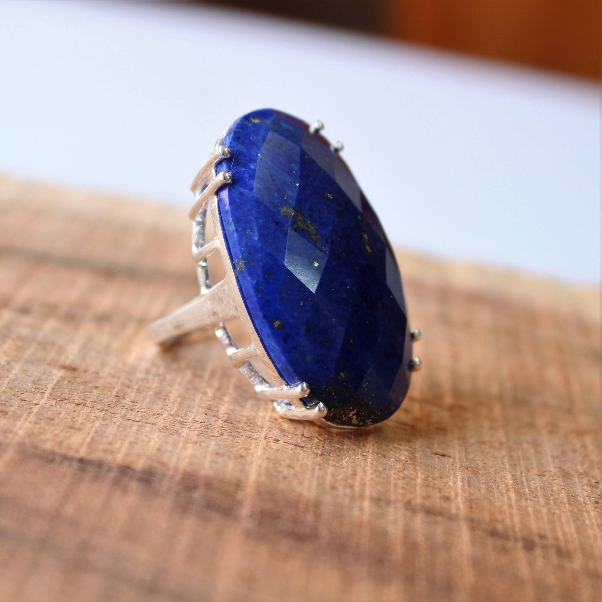 Lapis Lazuli Ring, Sterling Silber Cocktail Brautjungfern Alternativer Verlobungsring, Boho Ring von VERDIGRISJEWELLERY