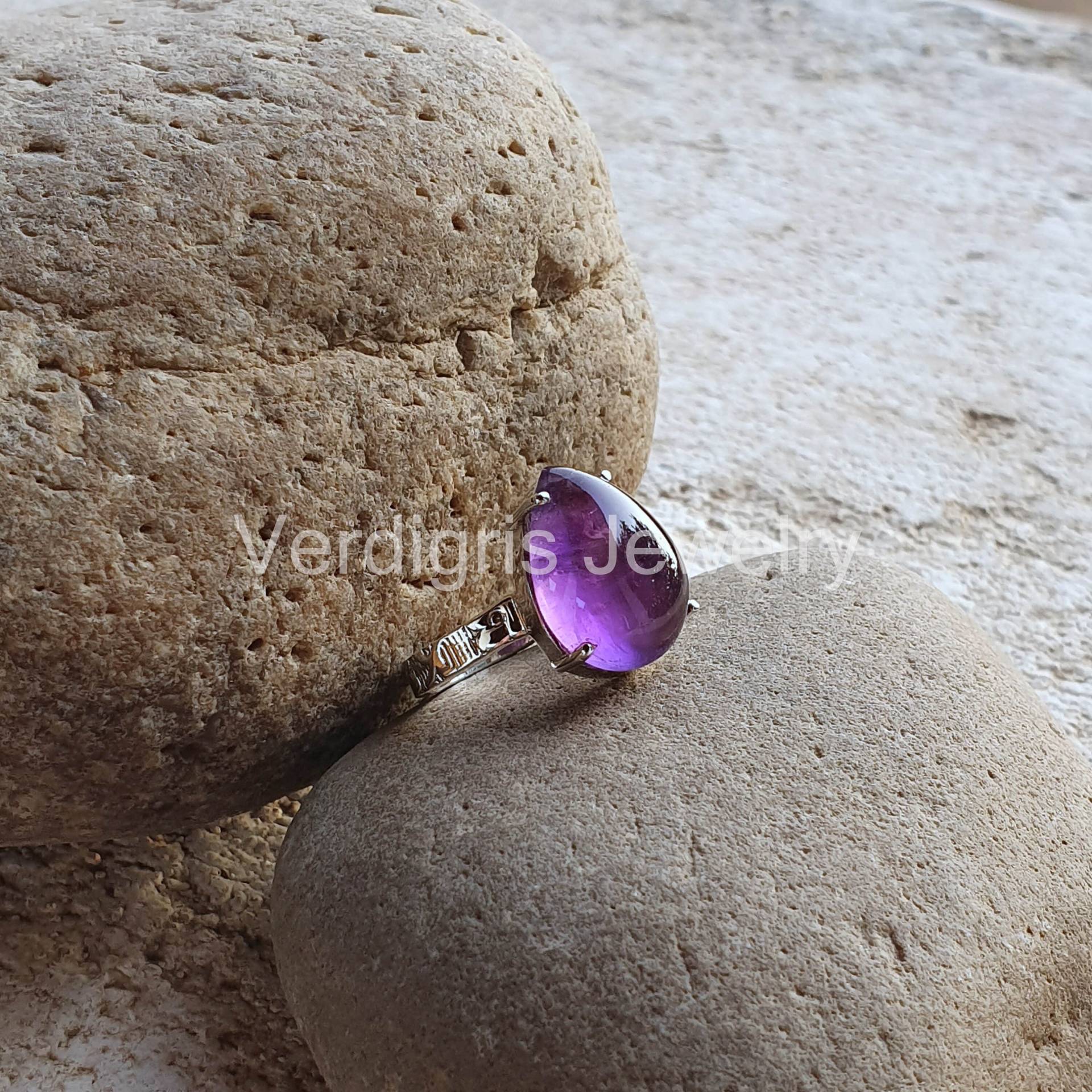 Natürlicher Amethyst Ring, Sterling Silber Handgemacht, Edelstein Schmuck, Statement Ringe, Weihnachtsgeschenk, Februar Geburtsstein, Minimalist von VERDIGRISJEWELLERY